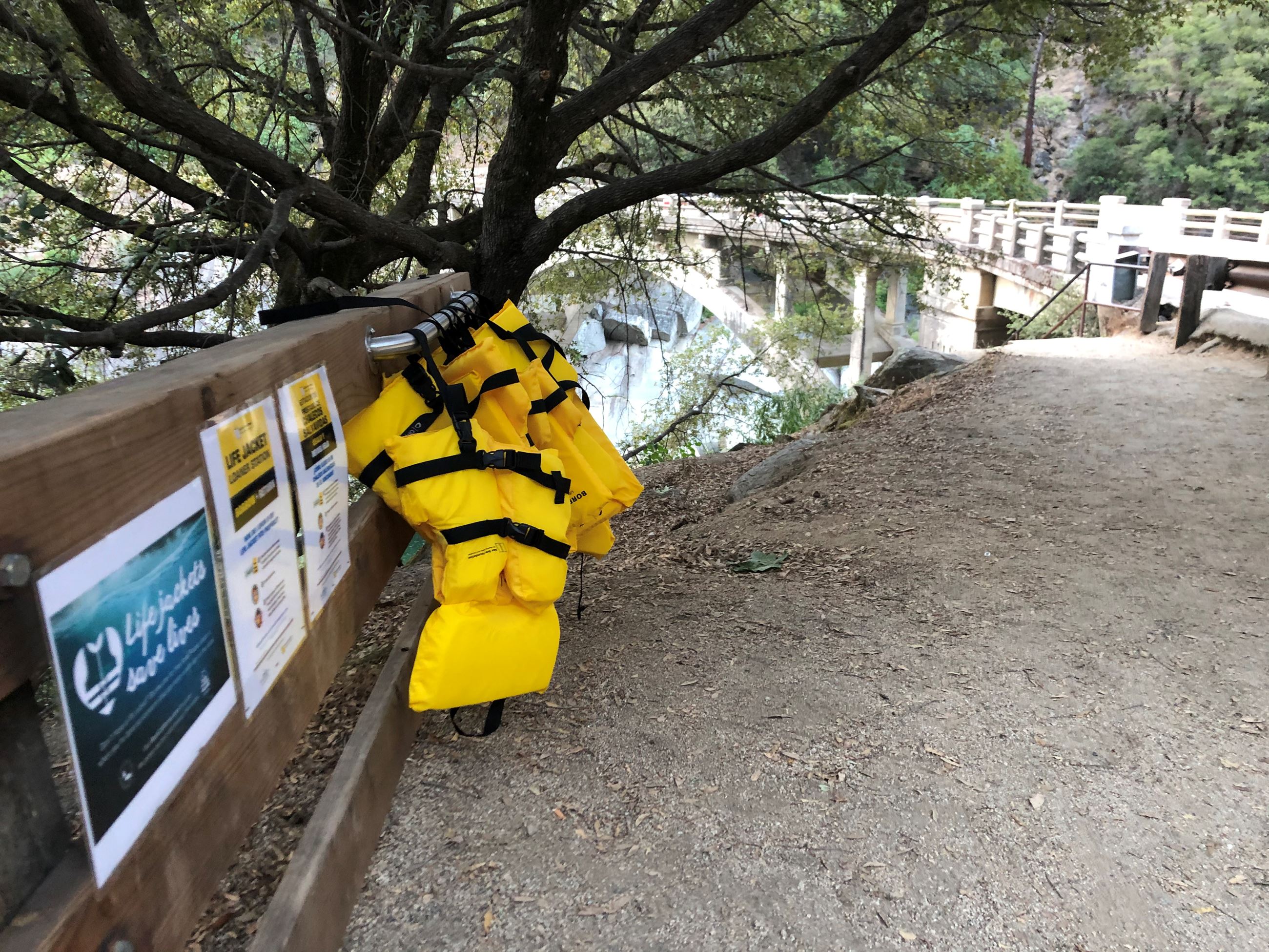 49 Bridge Crossing Lifejacket station