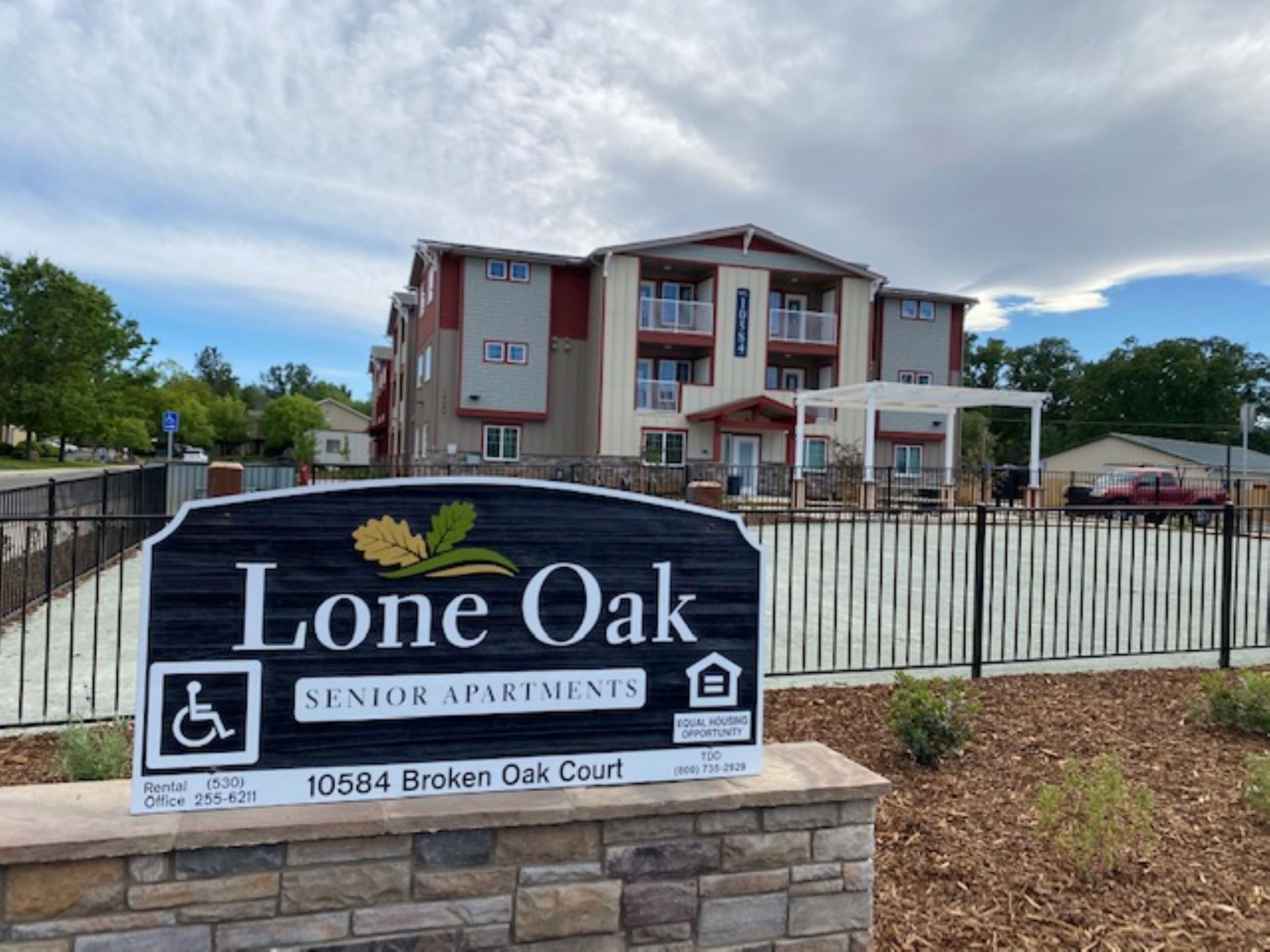Lone Oak Sign and Building