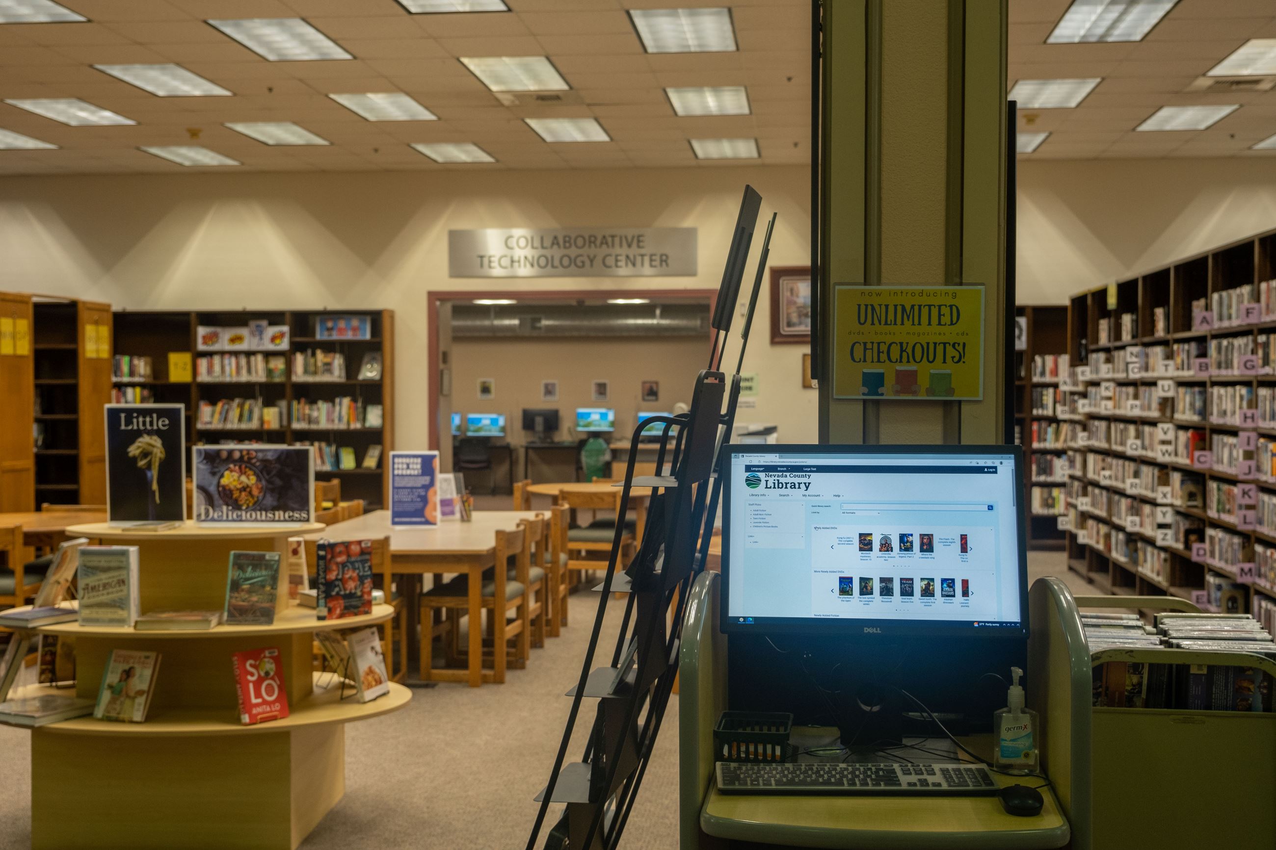 Photograph of the interior at Center for Collaborative Technology